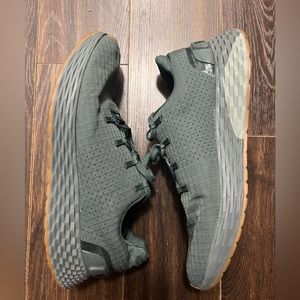 NOBULL dark grey ripstop runner